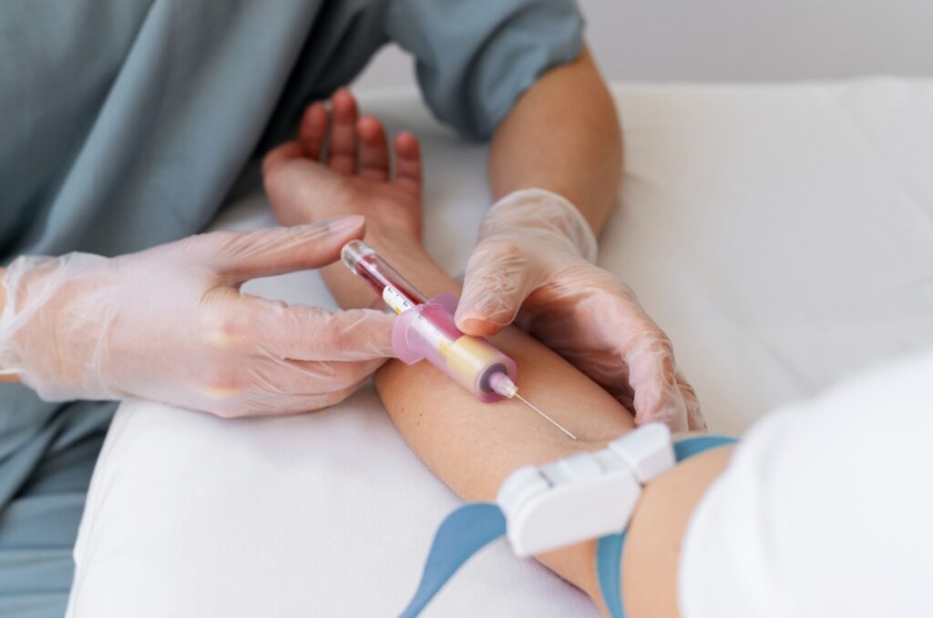 Brakuje krwi w magazynach stacji krwiodawstwa: pilny apel do dawców